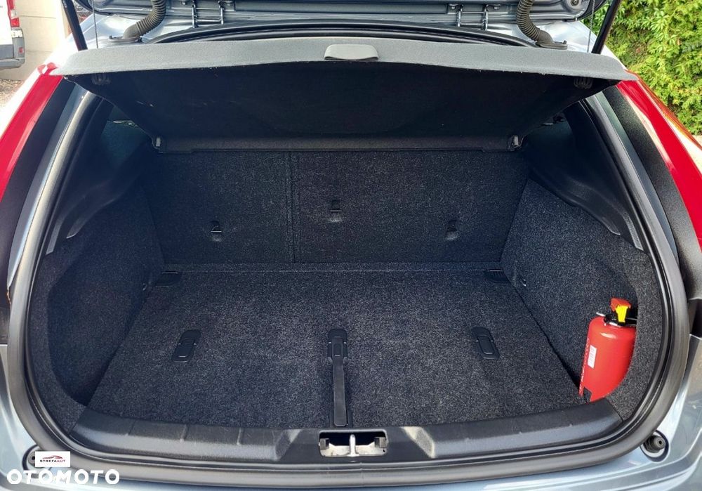 Volvo V40 Cross Country - 22