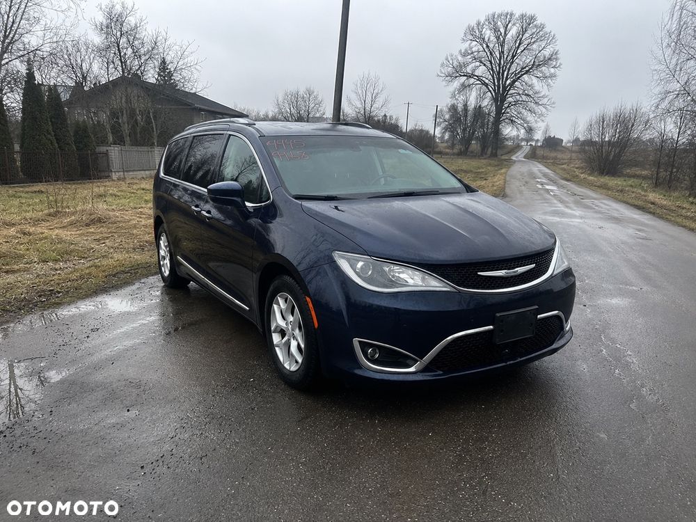 Chrysler Pacifica - 1