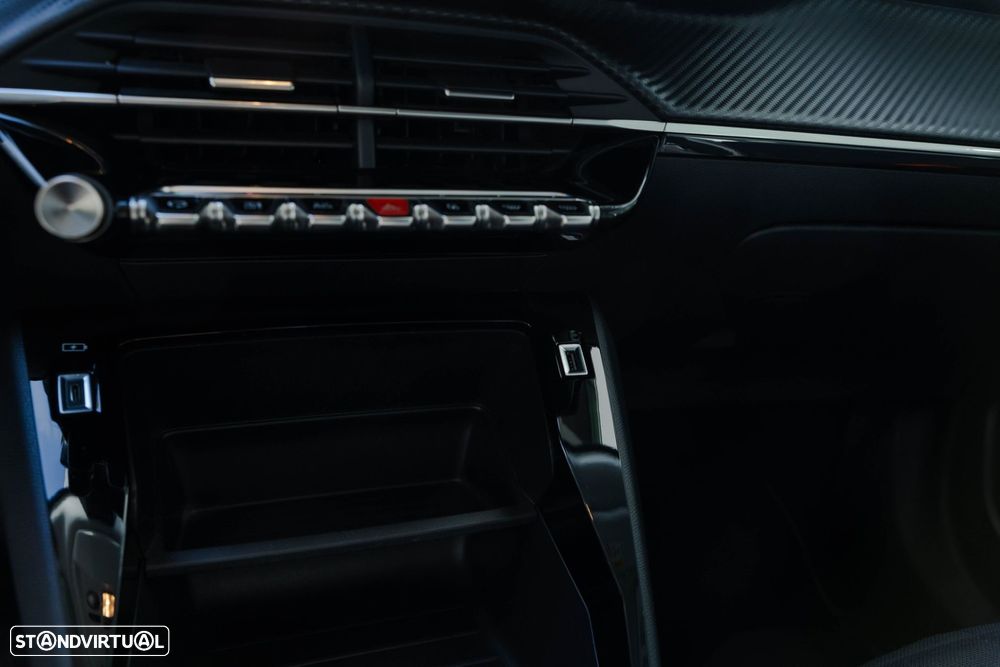Peugeot 2008 1.2 PureTech Active EAT8 - 26