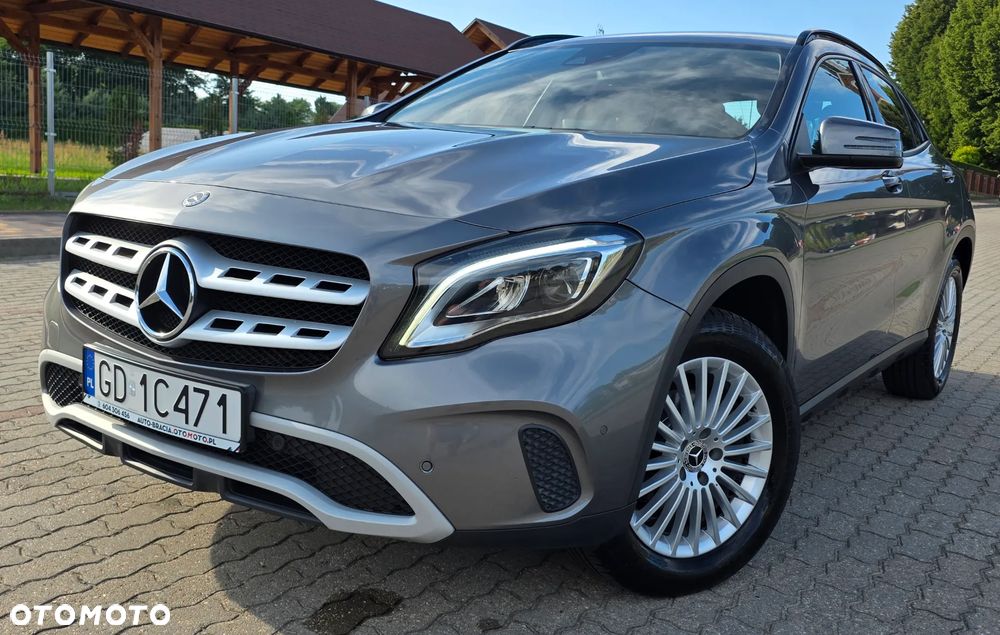 Mercedes-Benz GLA 200 7G-DCT - 28
