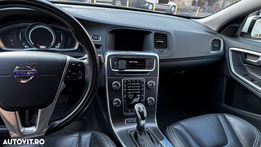 Volvo V60 D6 Plug-In-Hybrid AWD Geartronic Summum - 8