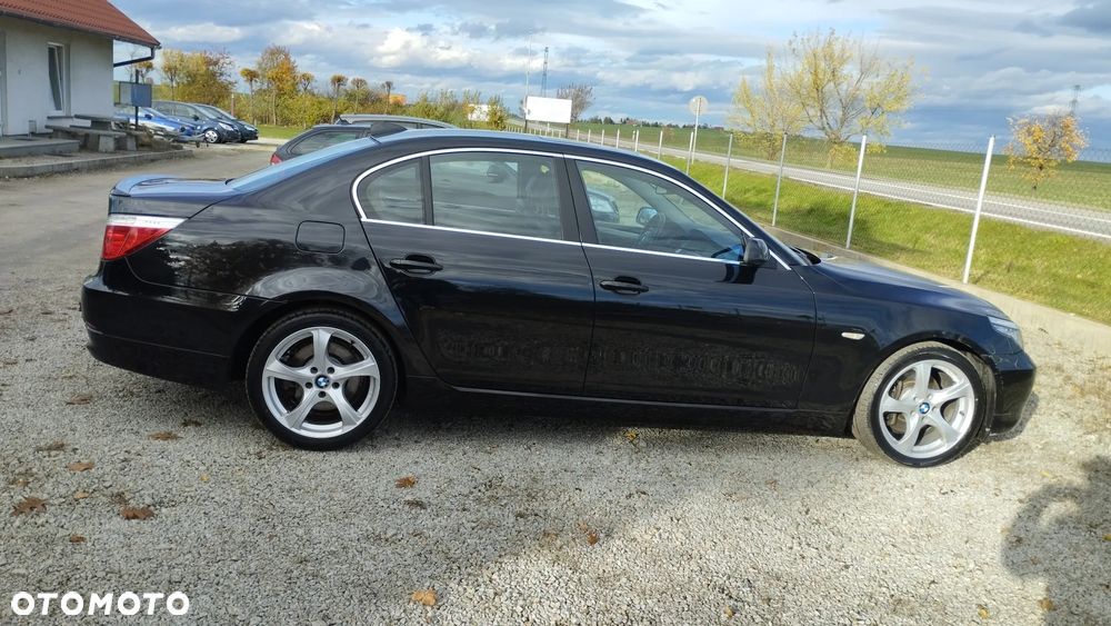 BMW Seria 5 523i Touring - 9