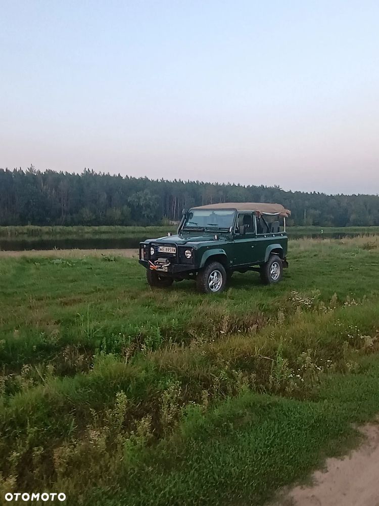 Land Rover Defender - 1