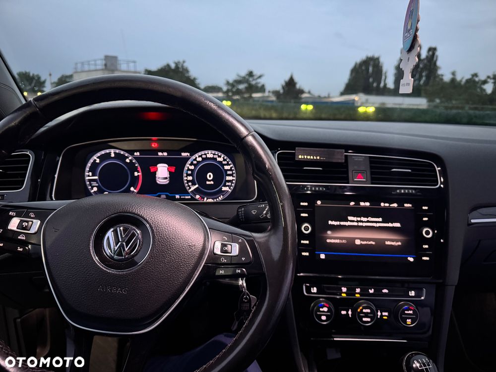 Volkswagen Golf - 21