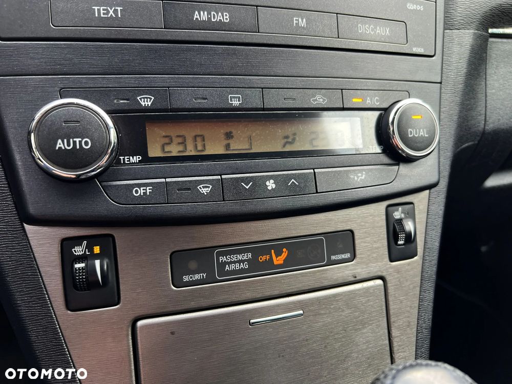 Toyota Avensis Combi 1.8 Multidrive S Executive - 31