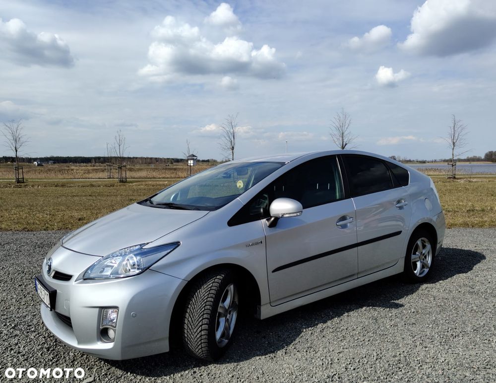 Toyota Prius (Hybrid) - 2