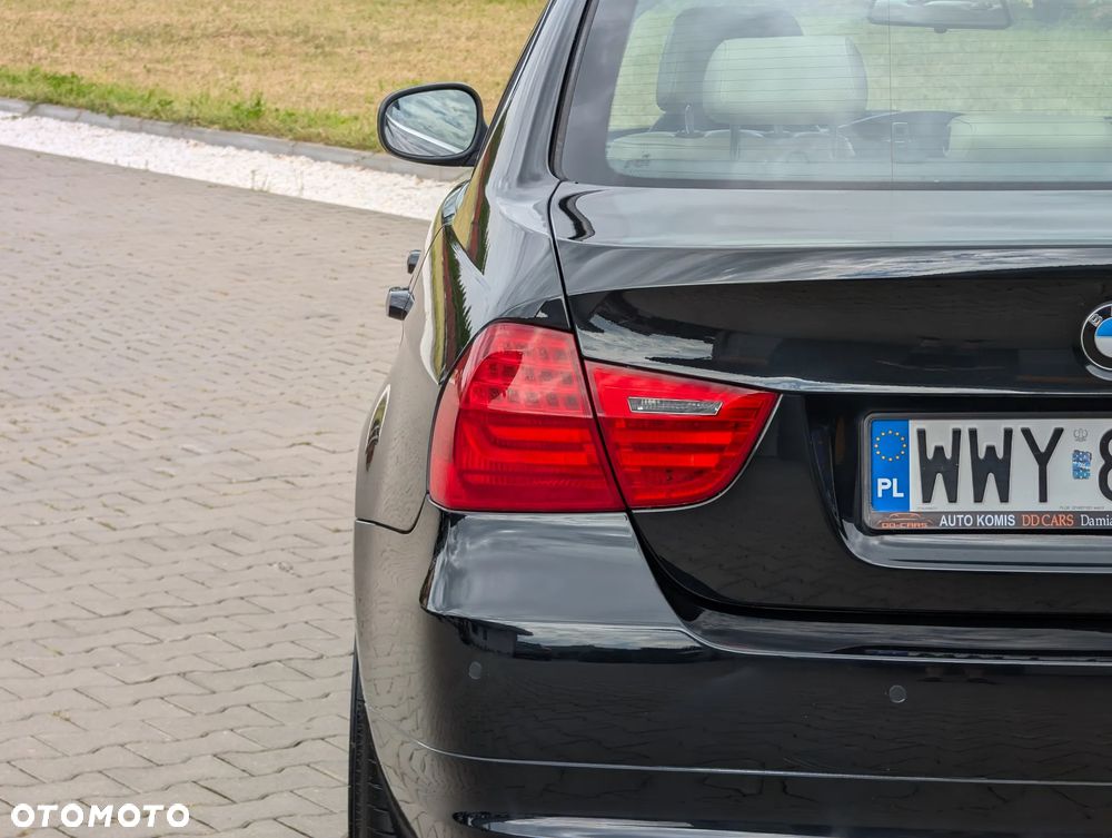 BMW Seria 3 318d Sport Line - 11