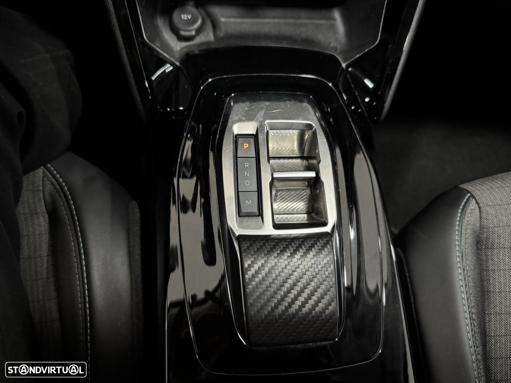 Peugeot 2008 1.2 PureTech Allure EAT8 - 32