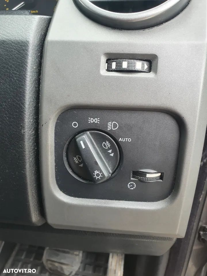 Dezmembrez Land Rover Discovery 3 motor 2.7 tdv6 190 cp an 2007 bloc lumini capac motor boxa boxe audio stanga dreapta calculator suspensie maneta semnalizare ansamblu stergatoare panou comenzi ceas bord planetara disc frana fata spate dezmembrari - 1