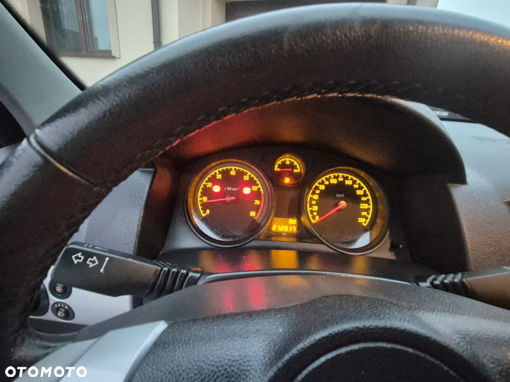 Opel Astra 1.6 Selection 110 Jahre - 33