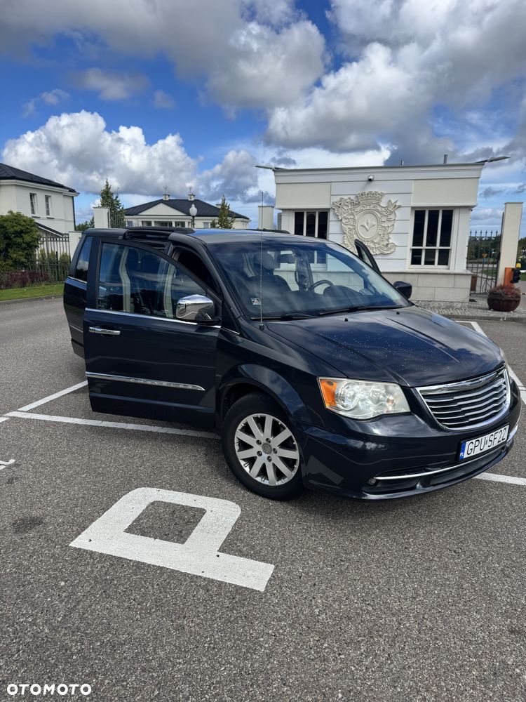 Chrysler Town & Country 3.6 Limited - 19