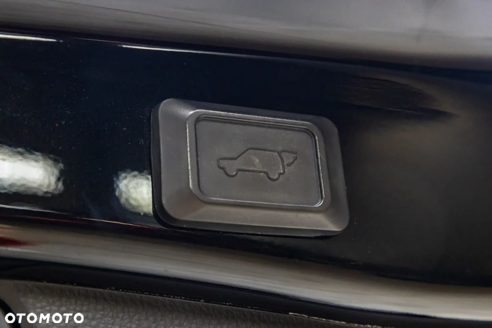 Toyota RAV4 2.5 Hybrid Black Edition by JBL 4x4 - 40
