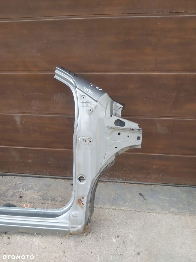 Toyota Yaris II słupek prawy A B próg bok przód - 2