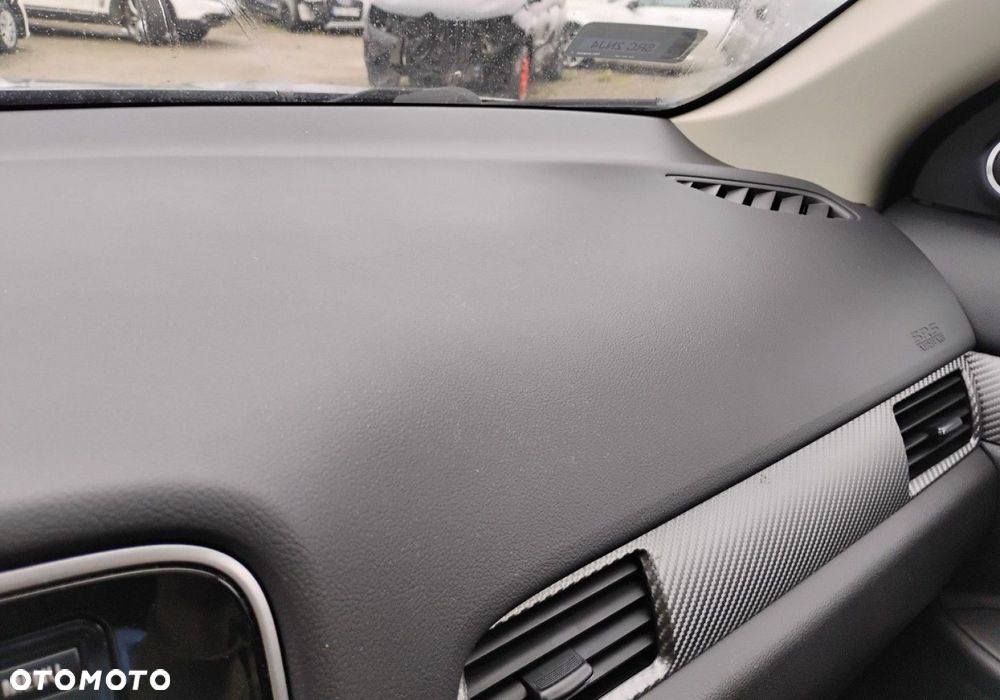 Mitsubishi Outlander - 18