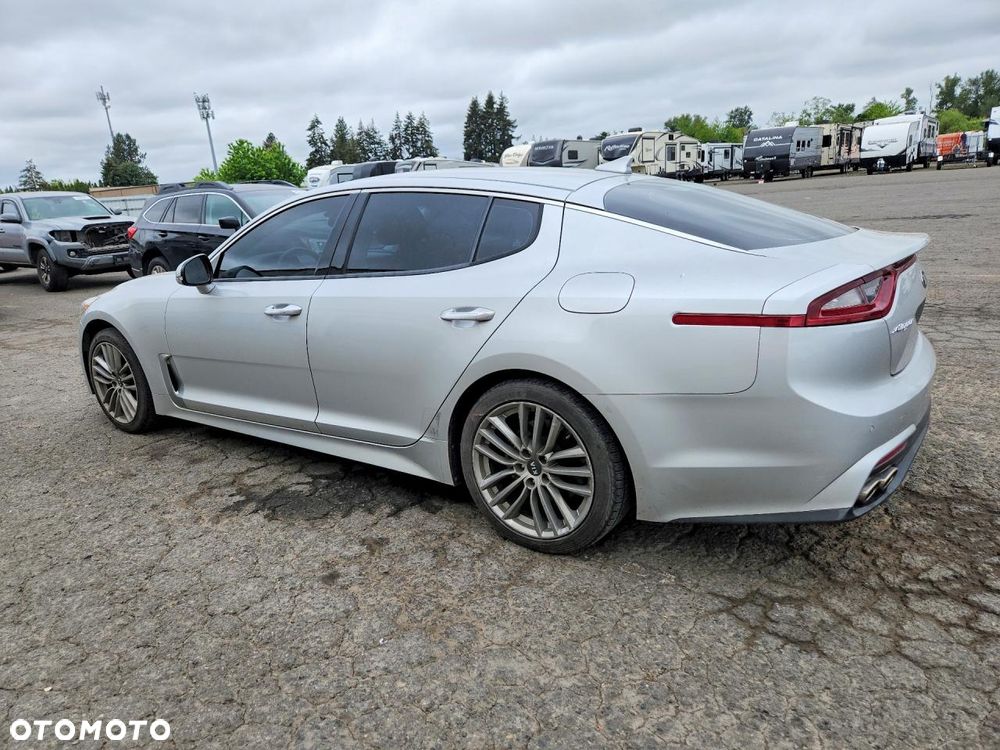 Kia Stinger 2.0 T-GDI L - 3