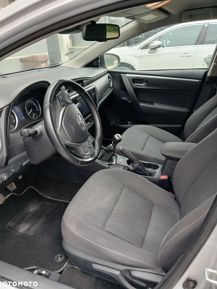 Toyota Corolla 1.6 Comfort - 6