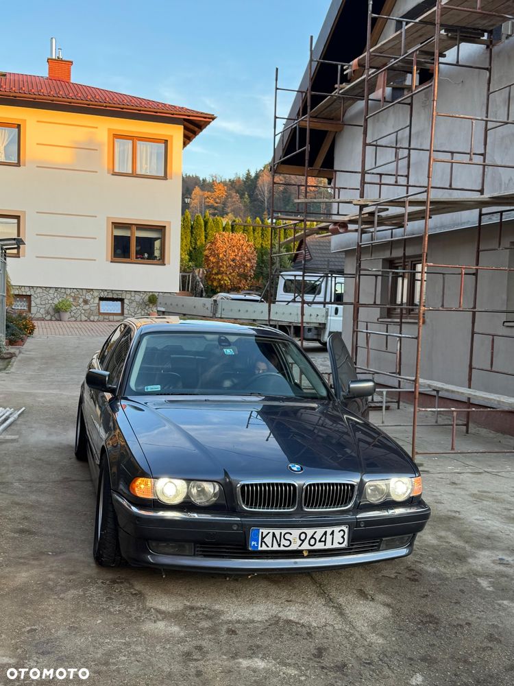 BMW Seria 7 740i - 8