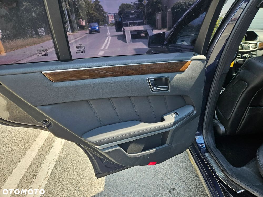 Mercedes-Benz Klasa E 350 T CDI DPF 4Matic BlueEFFICIENCY 7G-TRONIC Avantgarde - 11