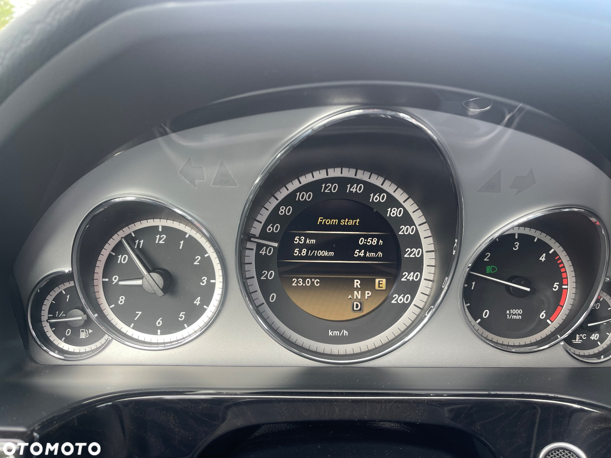 Mercedes-Benz Klasa E 220 T CDI DPF BlueEFFICIENCY 7G-TRONIC Avantgarde - 34