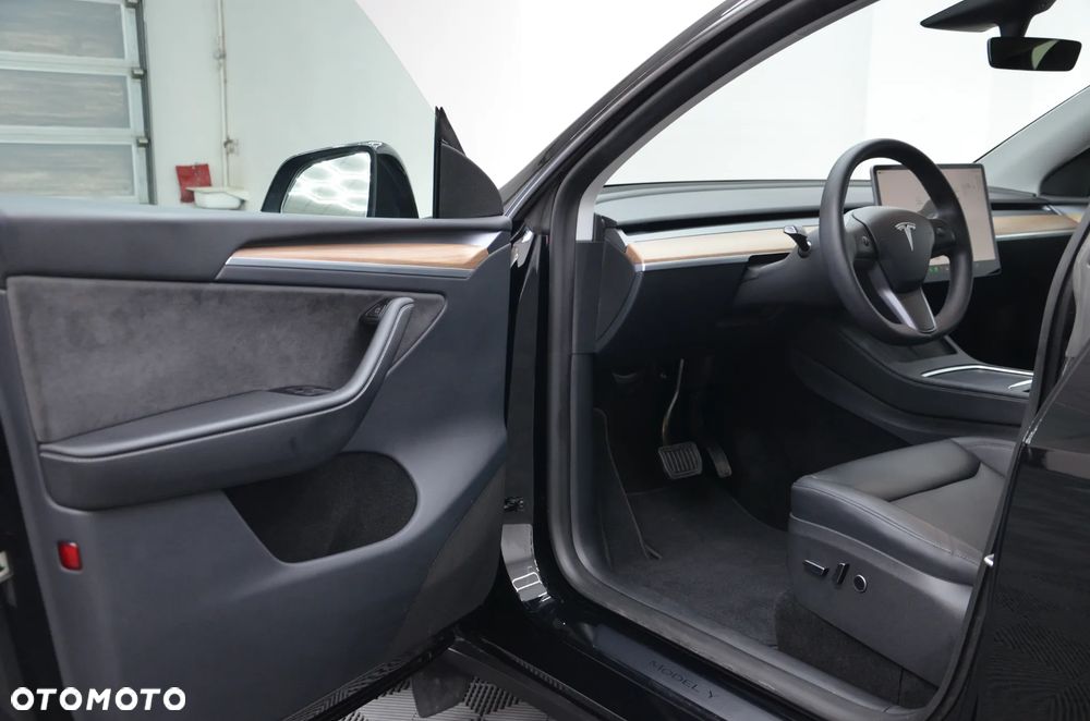 Tesla Model Y Long Range Dual Motor AWD - 10