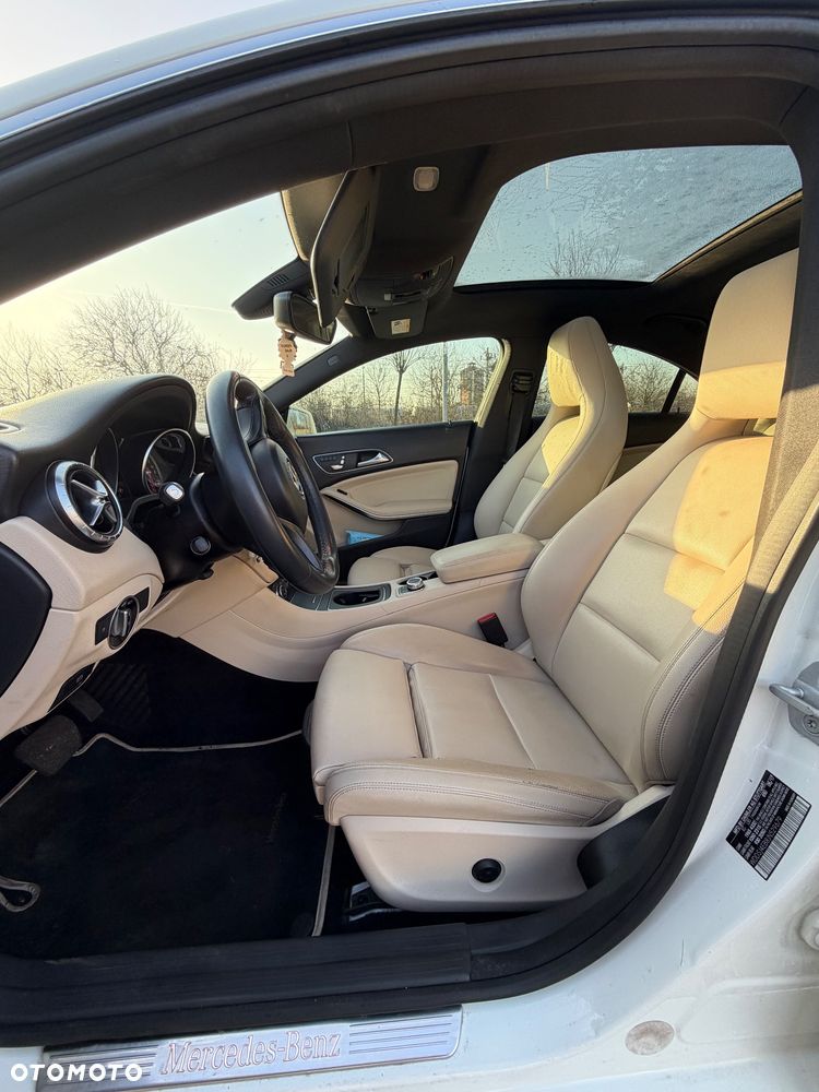 Mercedes-Benz CLA 250 7G-DCT - 12