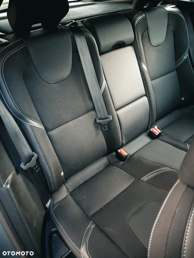 Volvo V40 D4 Summum - 16