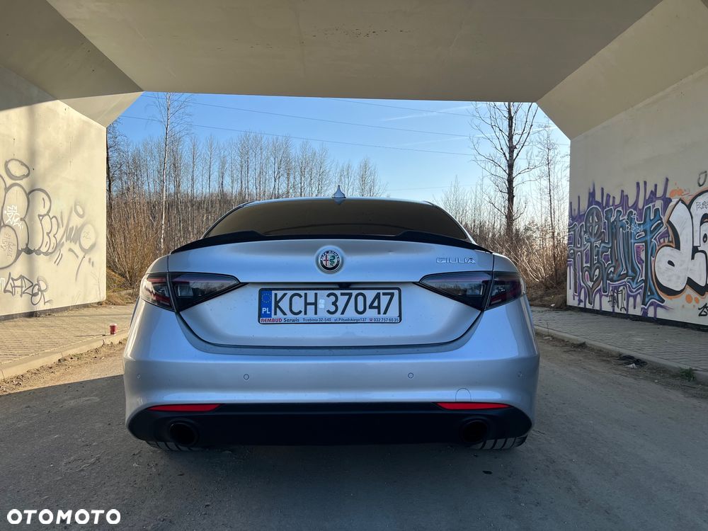 Alfa Romeo Giulia 2.0 Turbo 16V AT8 Veloce Ti - 9