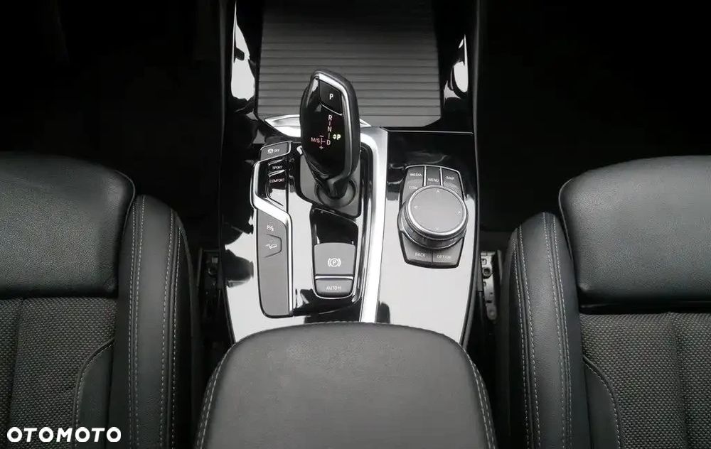 BMW X3 xDrive20i Advantage - 14