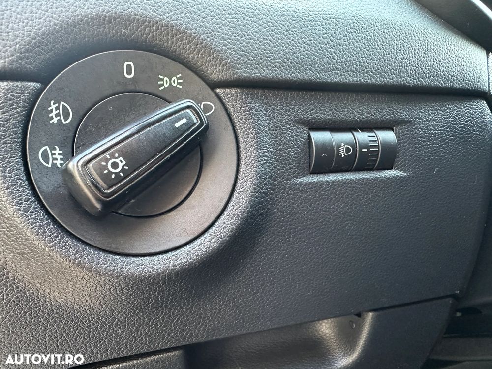 Skoda Octavia 1.6 TDI AMBITION - 12