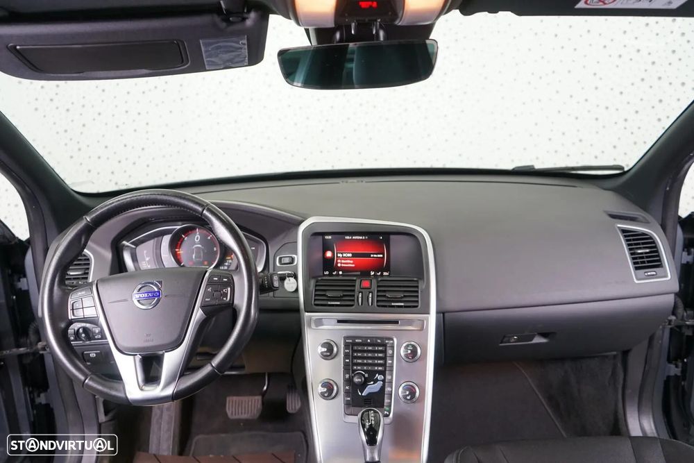 Volvo XC 60 2.0 D3 Momentum Geartronic - 17