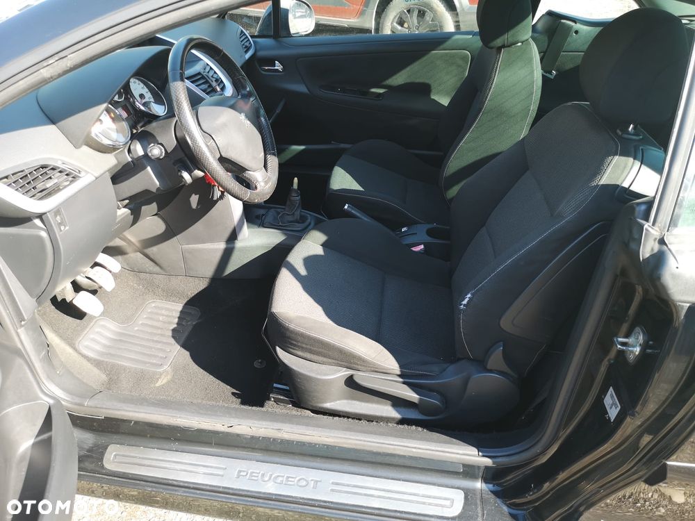 Peugeot 207 CC - 11