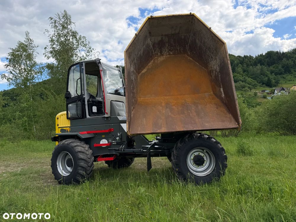 Wacker Neuson DW90 Wozidło 4x4 OBROTOWE.  9 ton ładowność z Pełną kabiną.  1799 mtg 2022 rok. Jak nowe z salonu PERKINS turbo silnik 4cylindry! Pochodzi z Norweskiego Gospodarstwa Ziemniaczanego! Pełne sterowanie dżojstik REWERS HYDROSTATIC. Ogrzewana wentylowana Kabina Opony zero zużycia. Aktualna DEKRA. Kamery wysokiej jakośći! Zero luzów i wycieków. Szybka wolna jazda. Wielka Okazja. Oświetlenie pełne Fabryczne. Hak. Podzespoły dosłownie Nowe! Lokalizacja NOWY SĄCZA - 18