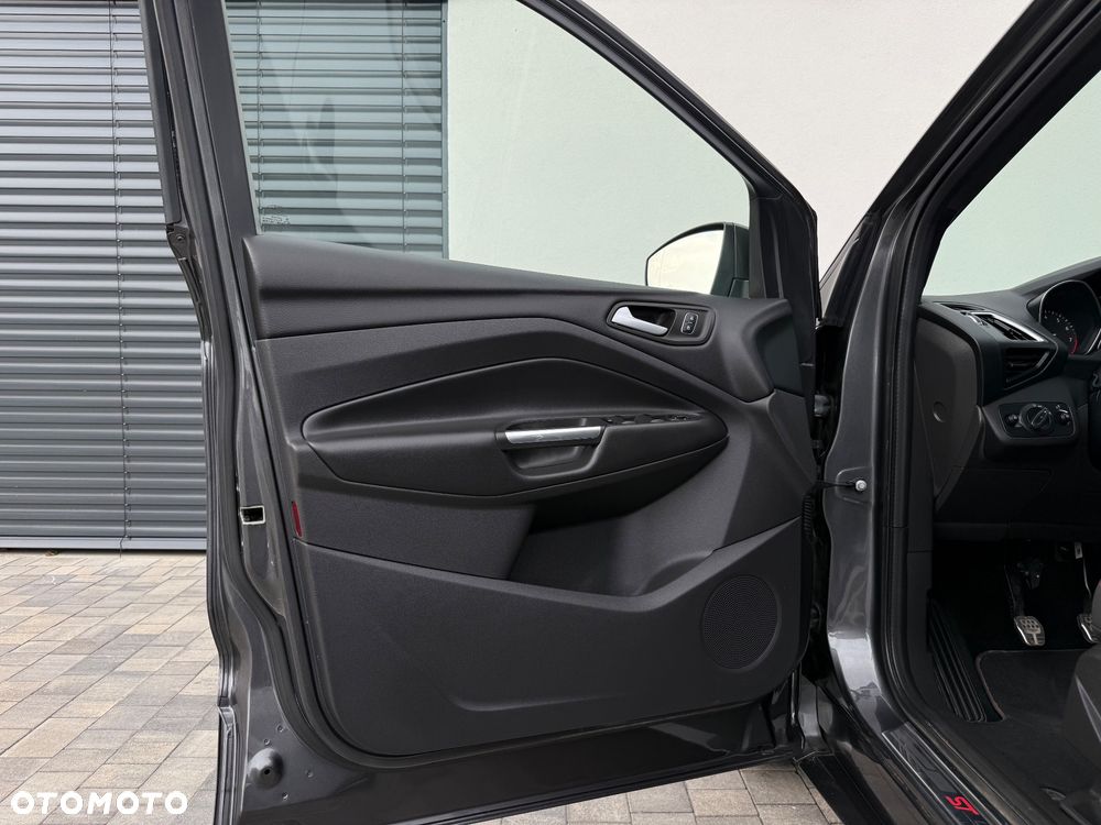 Ford Kuga 1.5 EcoBoost 2x4 ST-Line - 16