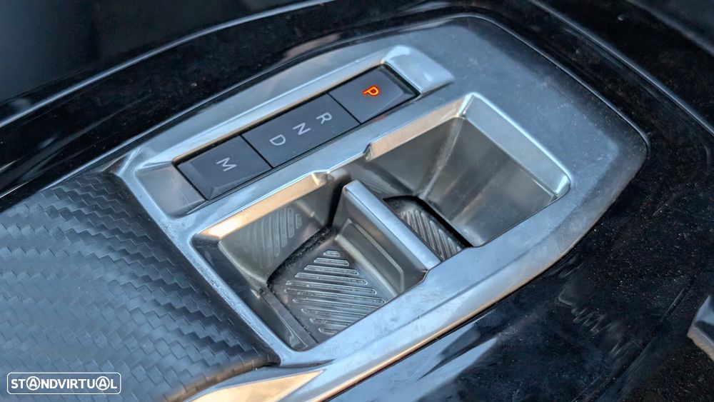 Peugeot 2008 1.2 PureTech GT EAT8 - 14