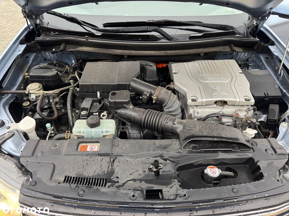 Mitsubishi Outlander - 12