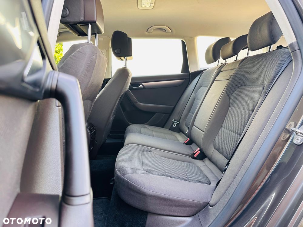 Volkswagen Passat 1.6 TDI Comfortline - 36