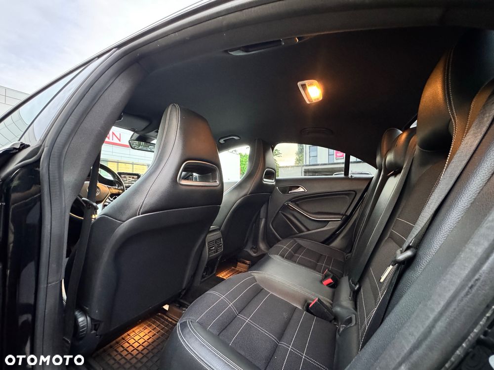 Mercedes-Benz CLA 180 7G-DCT - 33