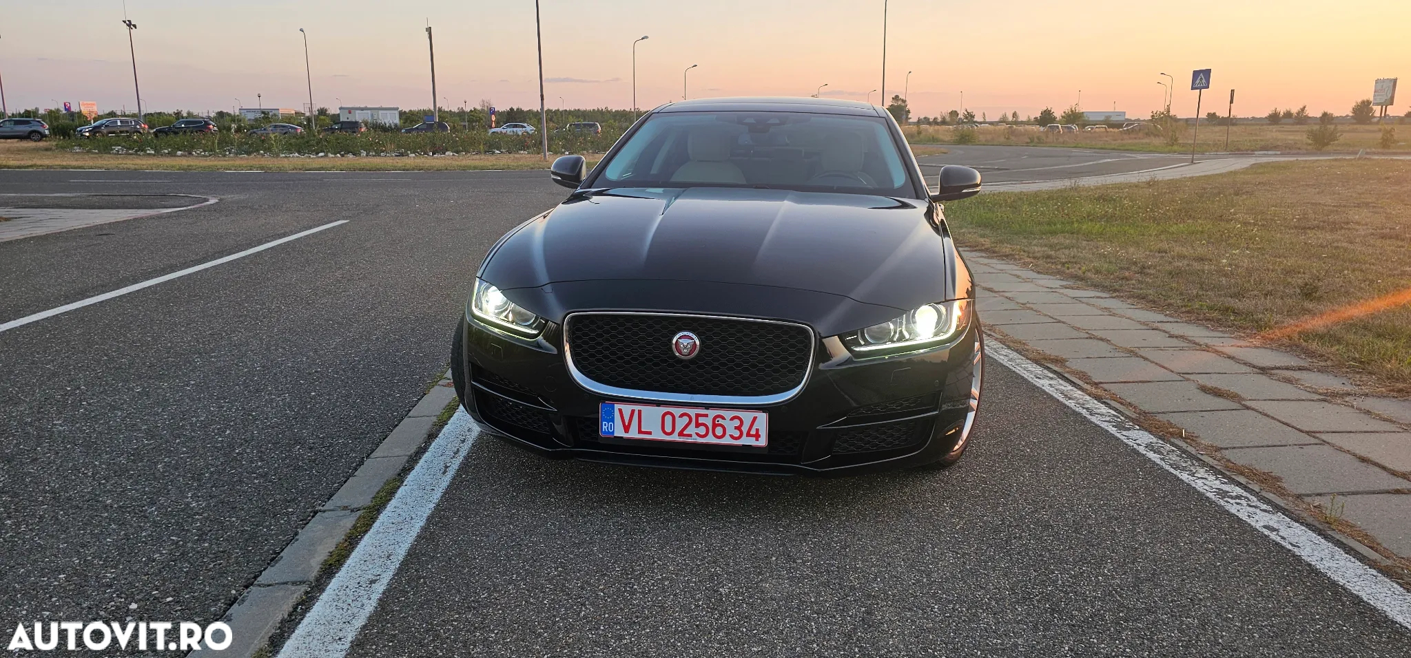 Jaguar XE 2.0 R-Sport - 21