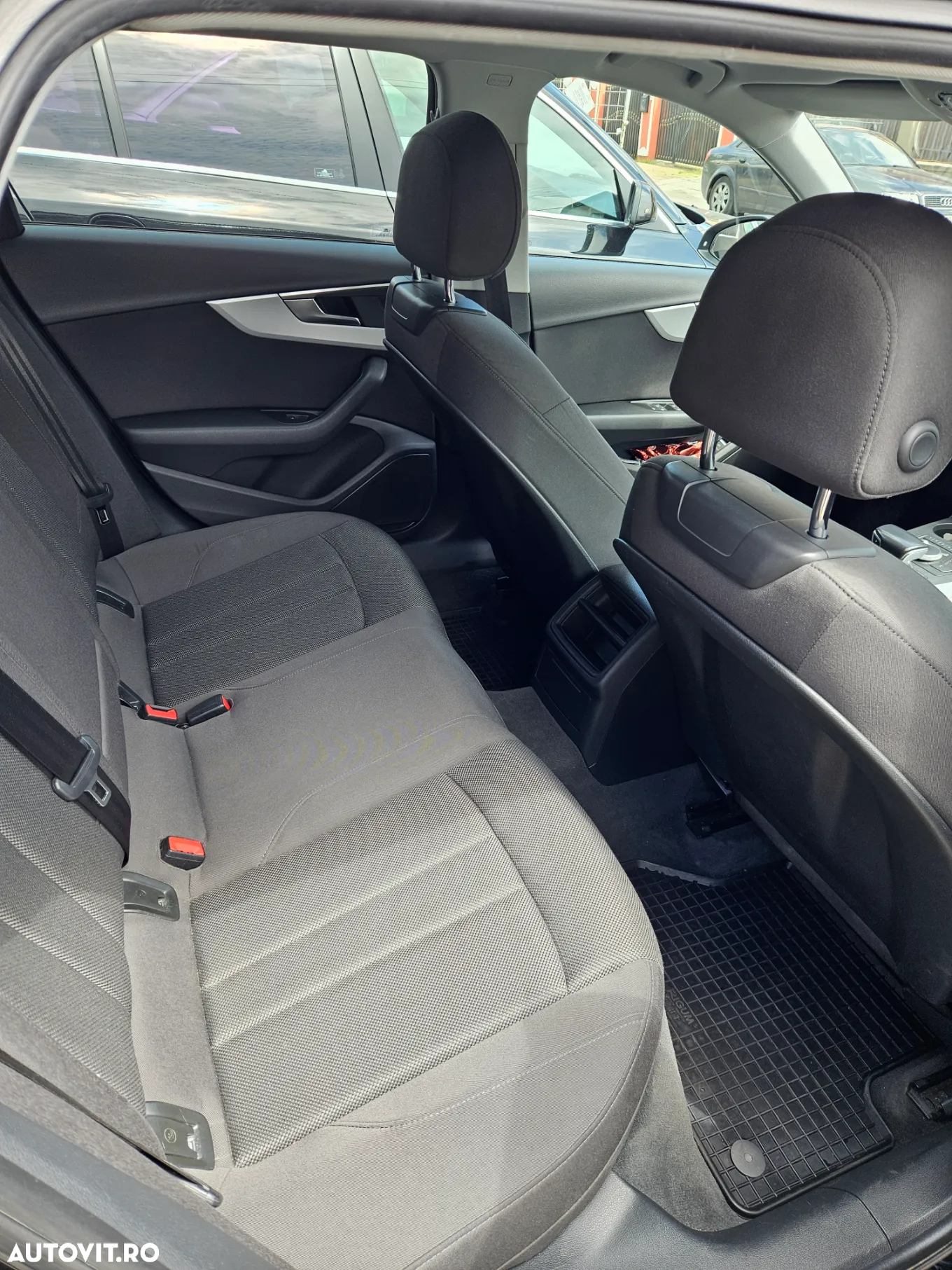 Audi A4 Avant 2.0 TDI S tronic - 6
