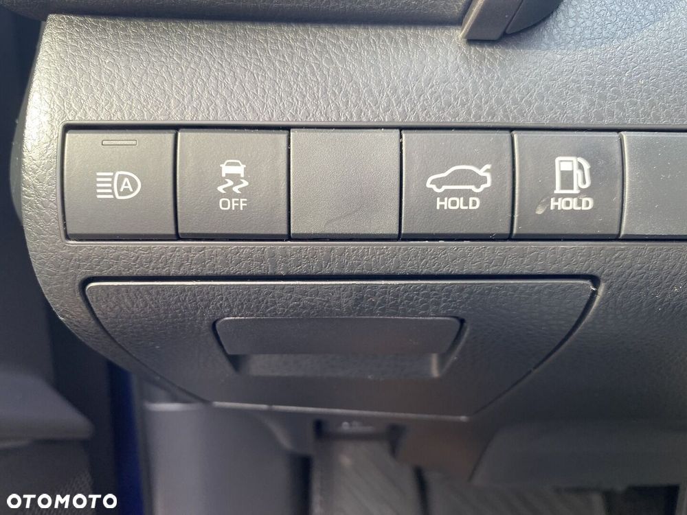 Toyota Camry 2.5 Hybrid Comfort CVT - 24