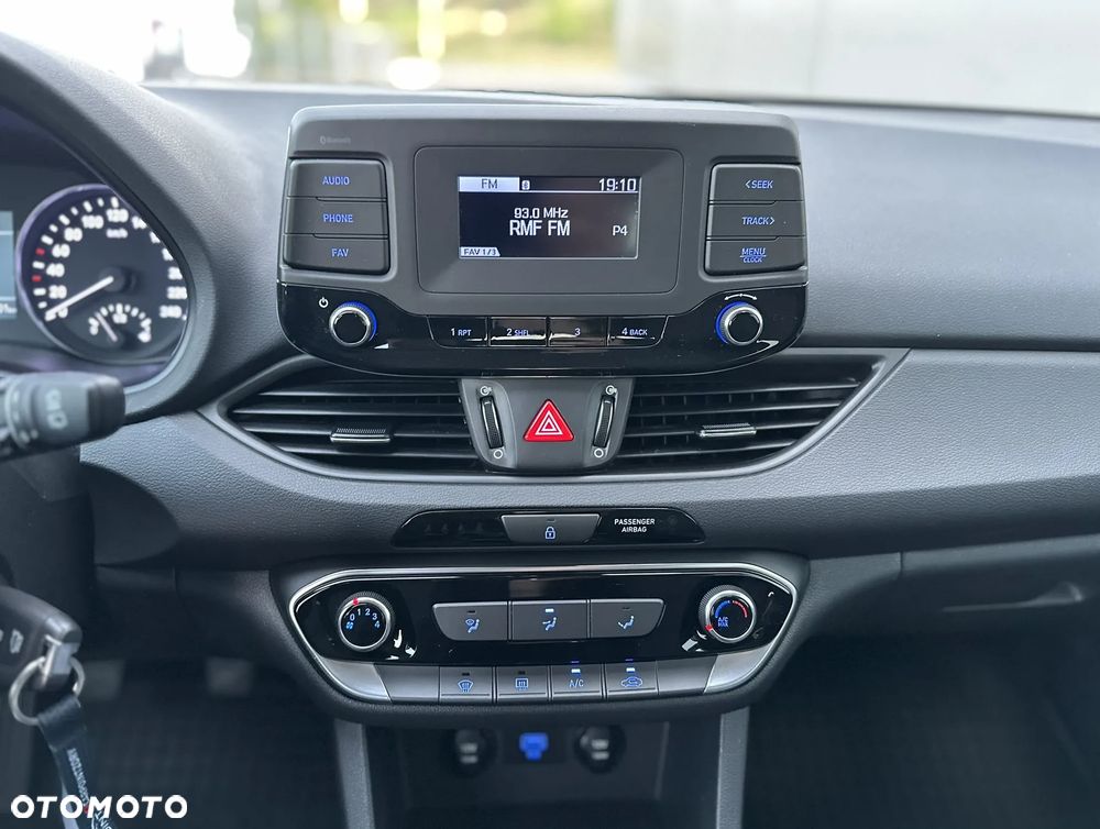Hyundai i30 1.5 DPI Classic + - 15