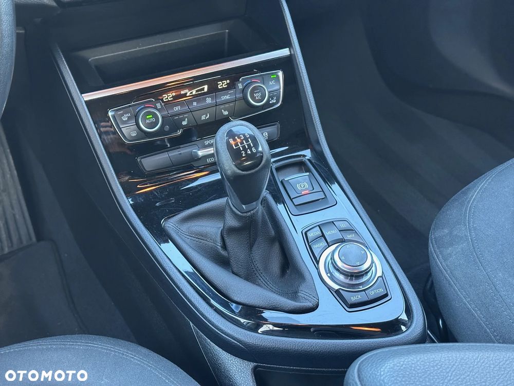 BMW Seria 2 218d - 23