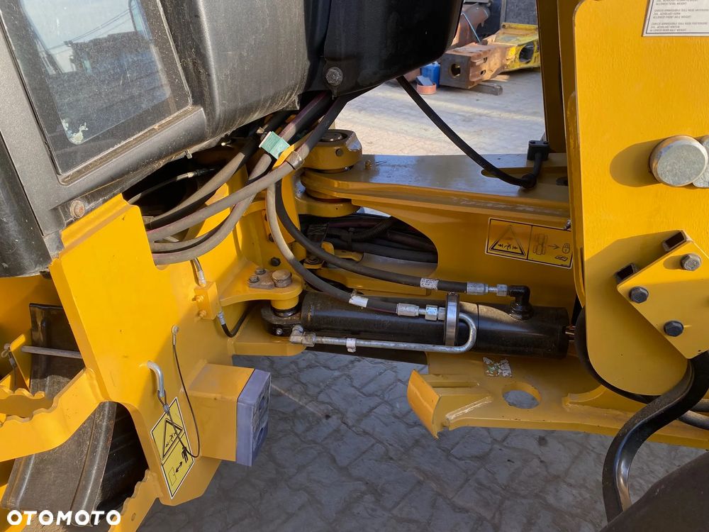 Caterpillar CAT 908M, 2017 ROK, 3900 MTH, ŁYŻKA OTWIERANA + WIDŁY, z NIEMIEC, - 25