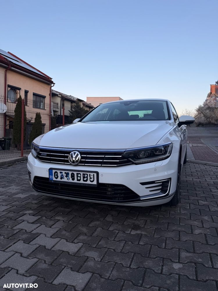 Volkswagen Passat - 1