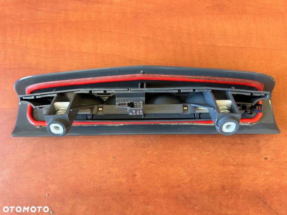 LAMPKA TRZECIE ŚWIATŁO STOP 13186347 510511640 OPEL CORSA E - 3