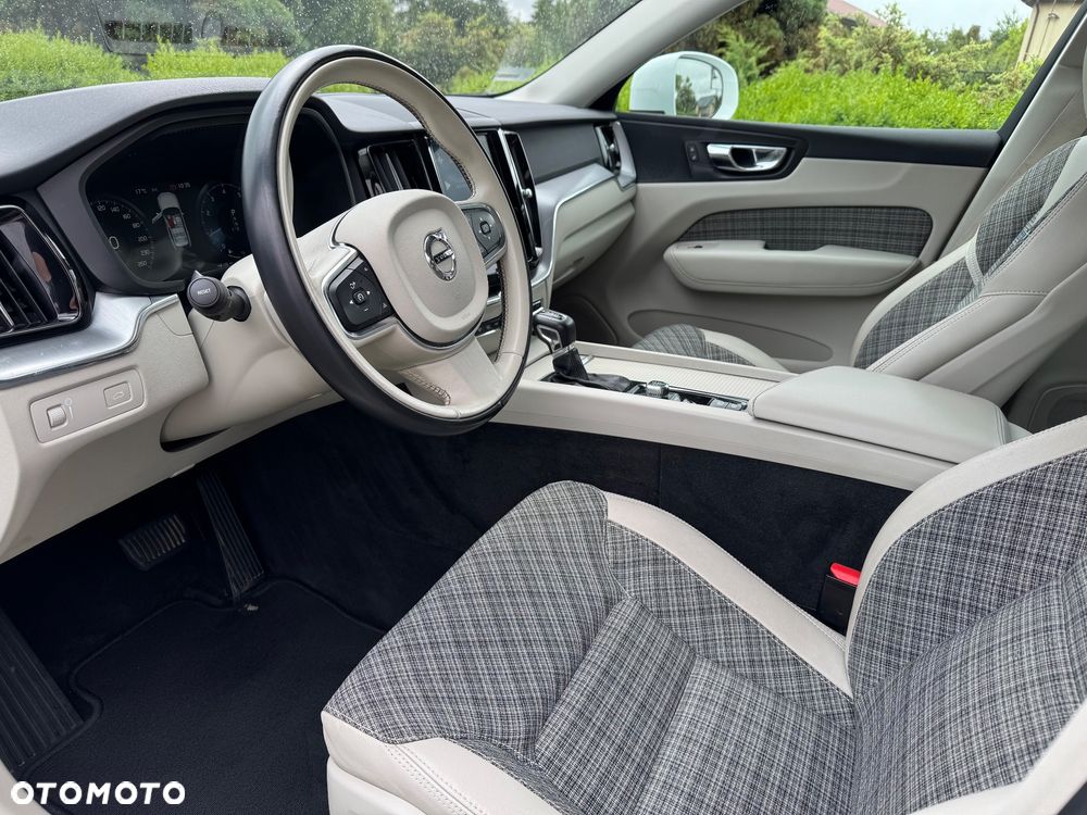 Volvo XC 60 T4 Momentum Pro - 12