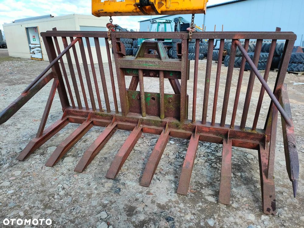 Chwytak widły krokodyl do kiszonki słomy obornika - 2