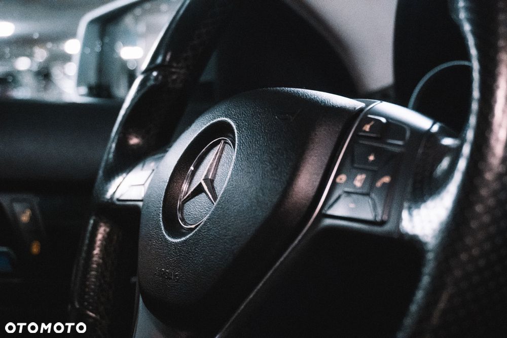 Mercedes-Benz Klasa C 180 BlueEFFICIENCY 7G-TRONIC - 17