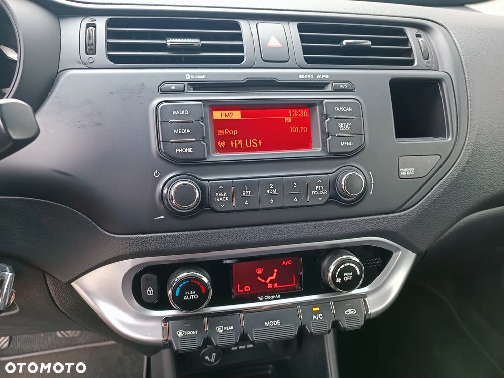 Kia Rio 1.4 Dream Team Edition - 19