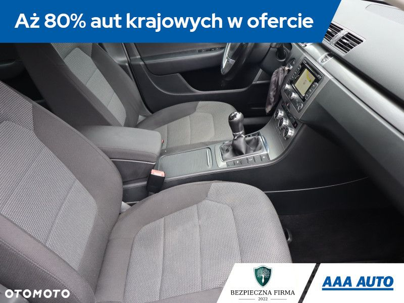 Volkswagen Passat - 10